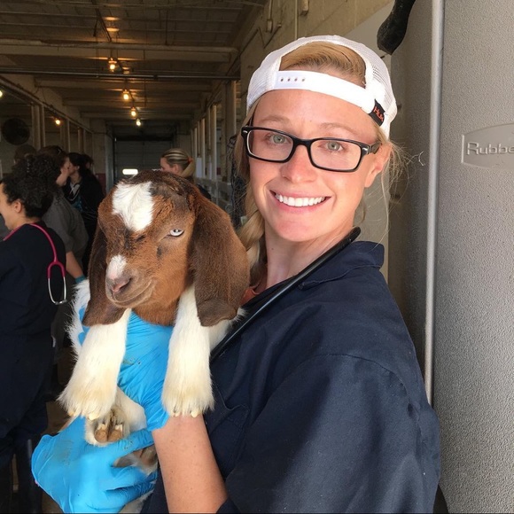 Meet your Posher, Ginny - Picture 6 of 8